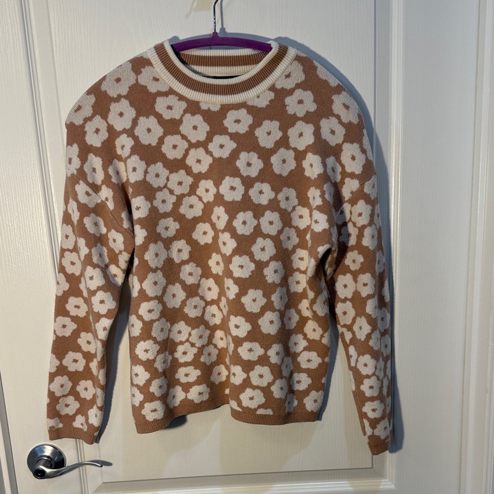 Pretty Garden Floral Patterned Brown and Cream Sweater Size M Very Soft